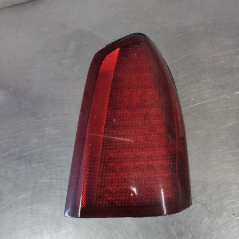 Tail Light Assembly CADILLAC DEVILLE Right 00 01 02 03 04 05