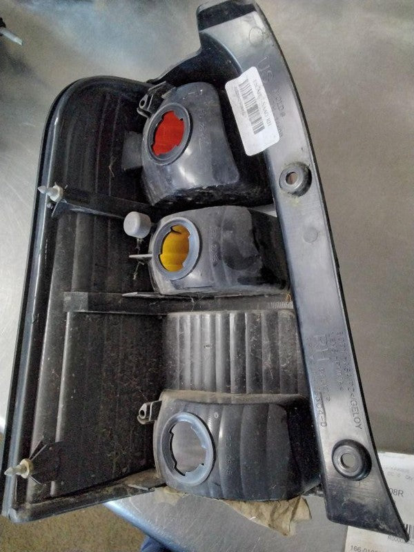 Tail Light Assembly FORD ESCAPE Right 01 02 03 04 05 06 07