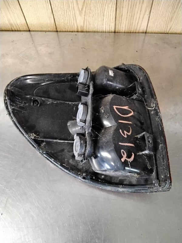 Tail Light Assembly VOYAGER Right 01 02 03