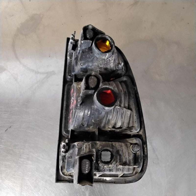 Tail Light Assembly TOYOTA TUNDRA Left 00 01 02 03 04