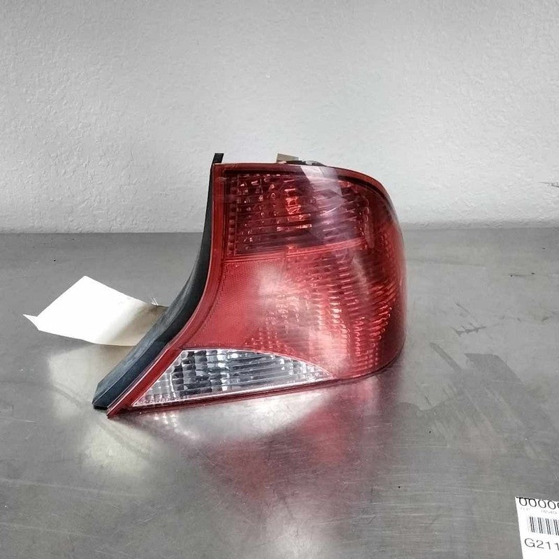 Tail Light Assembly FORD FOCUS Right 00 01 02 03 04