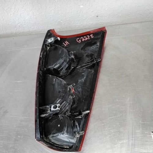 2002-2006 Left Tail Light Assembly Chevy Avalanche 1500
