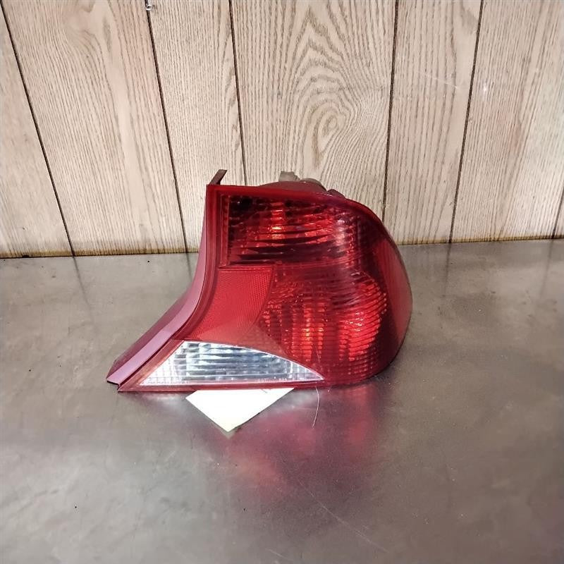 Tail Light Assembly FORD FOCUS Right 00 01 02 03 04