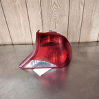 Tail Light Assembly FORD FOCUS Right 00 01 02 03 04
