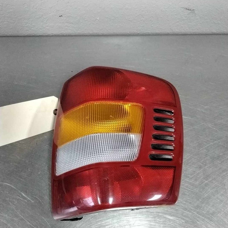 Tail Light Assembly JEEP GRAND CHEROKEE Right 99 00 01 02 03