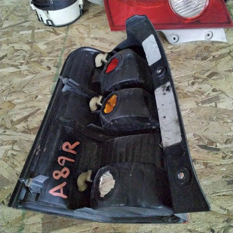 Tail Light Assembly FORD ESCAPE Right 01 02 03 04 05 06 07