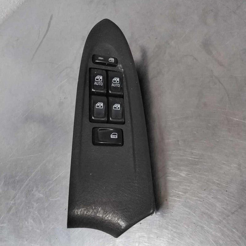 Door Switch Front TRAILBLAZER 02 03 04