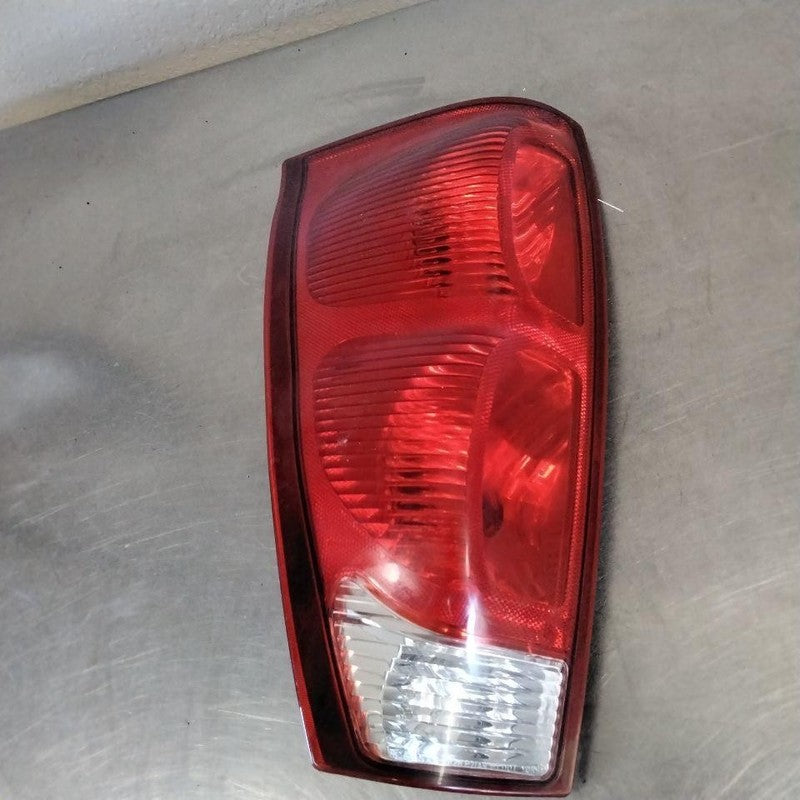 Tail Light Assembly CHEVY AVALANCHE 1500 Left 02 03 04 05 06