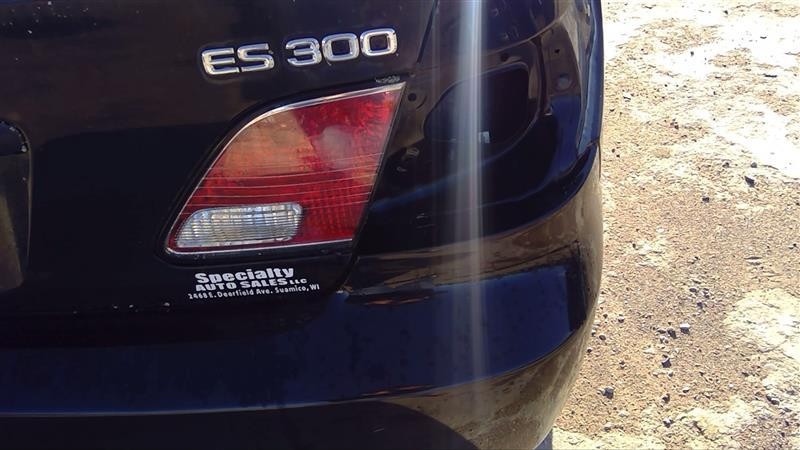 Tail Light Assembly LEXUS ES300 Right 02 03