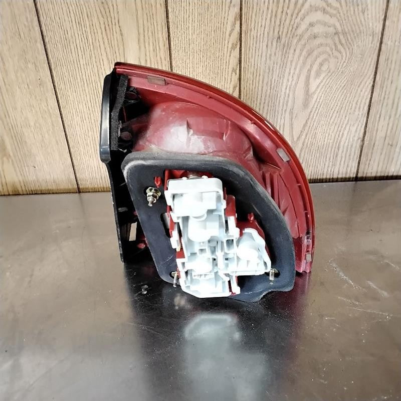 Tail Light Assembly VW PASSAT Left 01 02 03 04 05
