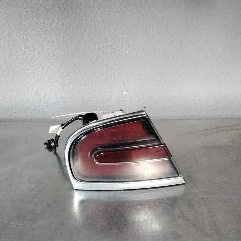 Tail Light Assembly BUICK PARK AVE Left 98 99 00 01 02 03 04