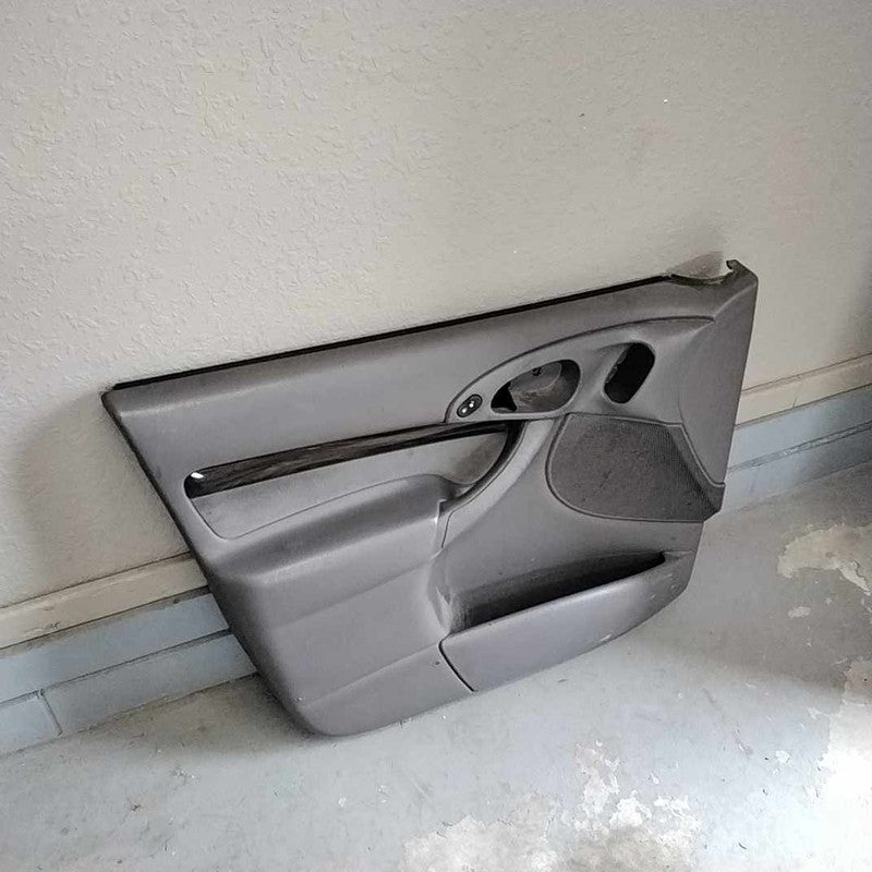 Front Door Trim Panel FORD FOCUS Left 00 01 02 03