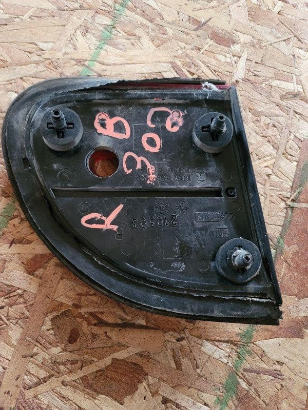 Tail Light Assembly CHEVY MALIBU Right 97 98 99 00 01 02 03 04 05