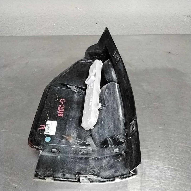 Tail Light Assembly GMC ENVOY Right 02 03 04 05 06 07 08 09