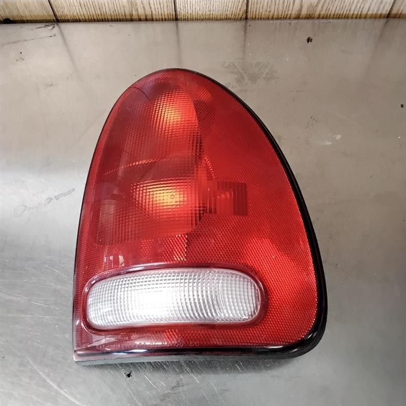 Tail Light Assembly DODGE DURANGO Right 98 99 00 01 02 03