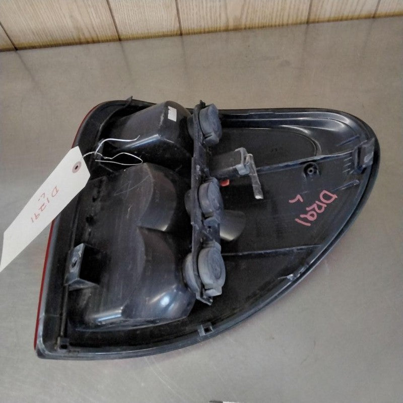 Tail Light Assembly CHRYSLER TOWN CNTRY Left 01 02 03