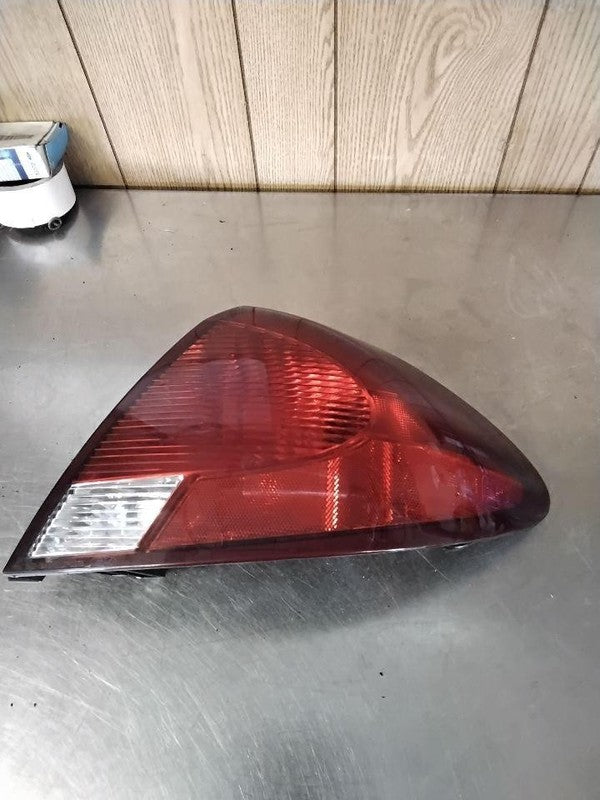 Tail Light Assembly FORD TAURUS Right 00 01 02 03