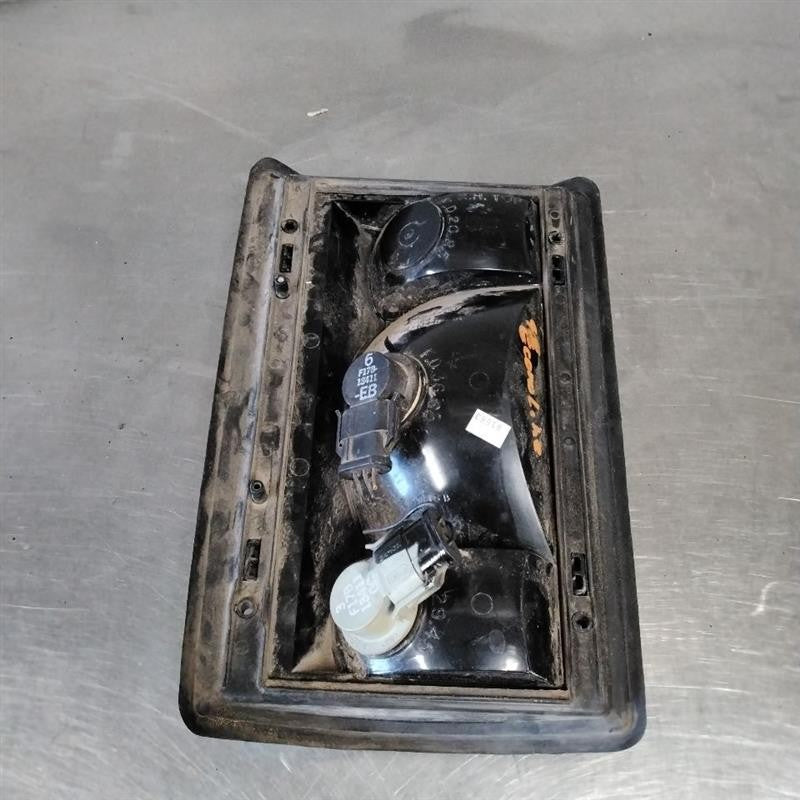 Tail Light Assembly FORD VAN E150 Right 92 93 94 95 96 97 98 99 00 01 