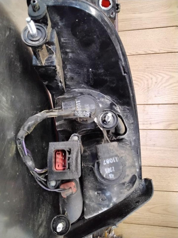 Tail Light Assembly DODGE STRATUS Right 01 02 03 04 05 06