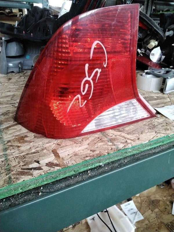 Tail Light Assembly FORD FOCUS Left 00 01 02 03 04