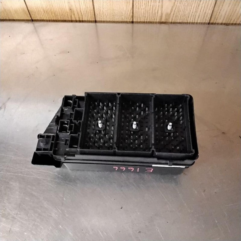 2004-2005 Saturn Vue Engine Fuse Box OEM#22715415