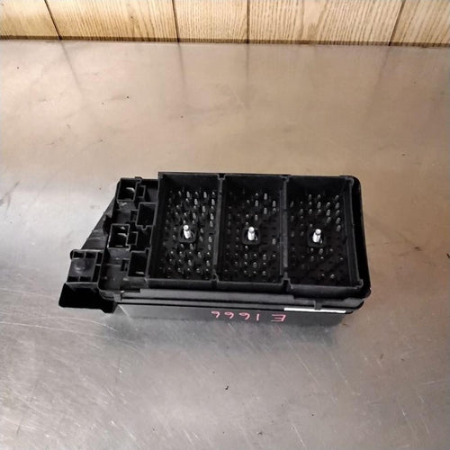 2004-2005 Saturn Vue Engine Fuse Box OEM#22715415