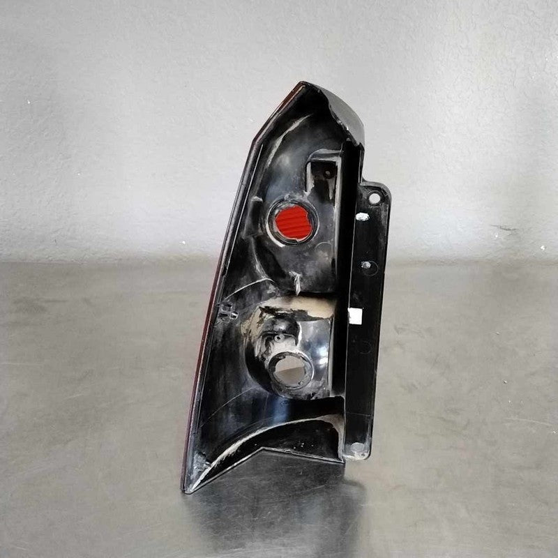 Tail Light Assembly FORD FOCUS Right 00 01 02 03 04 05 06 07