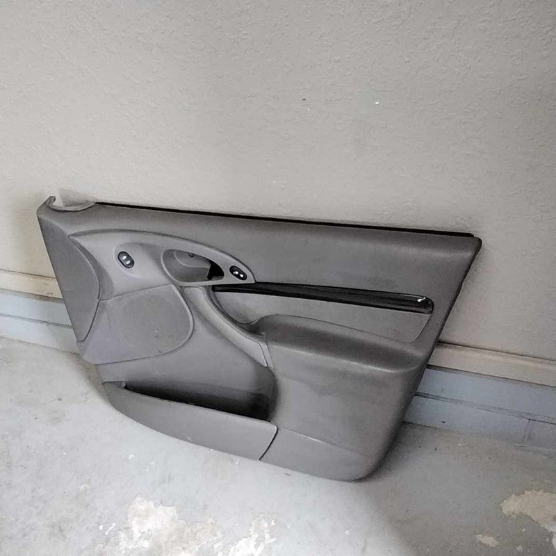 Front Door Trim Panel FORD FOCUS Right 00 01 02 03