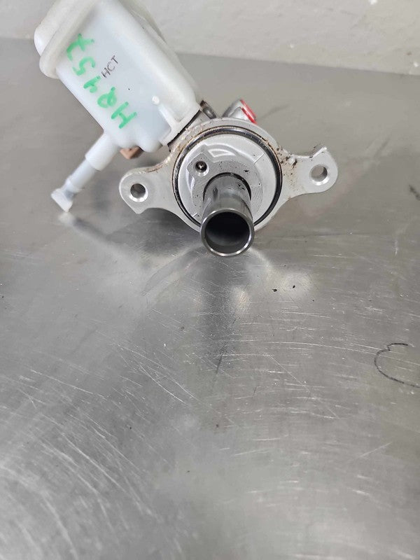 2011-2015 Kia Optima Master Cylinder OEM#585102T200