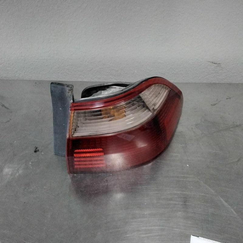 Tail Light Assembly HONDA ACCORD Right 98 99 00