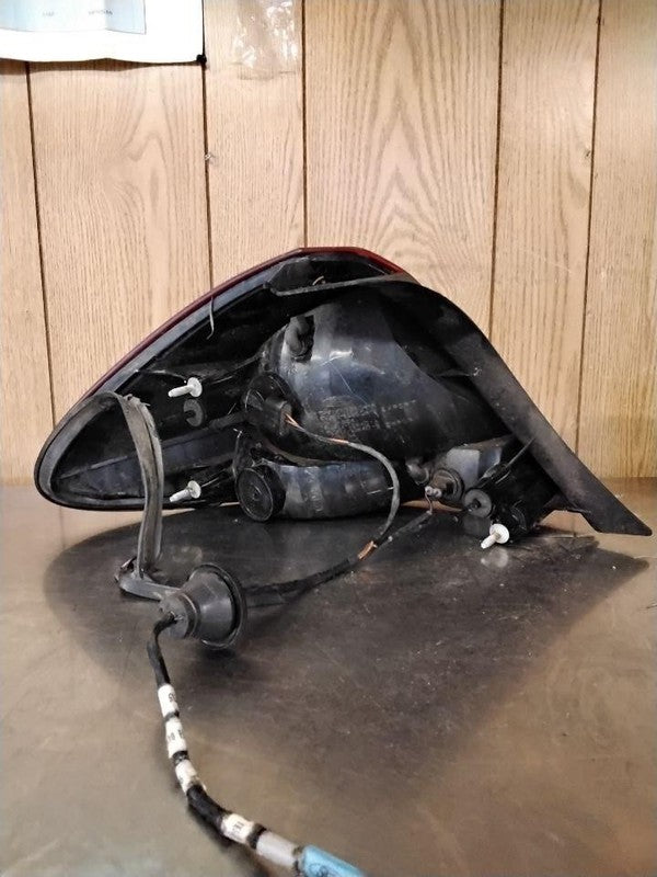 Tail Light Assembly FORD TAURUS Right 00 01 02 03