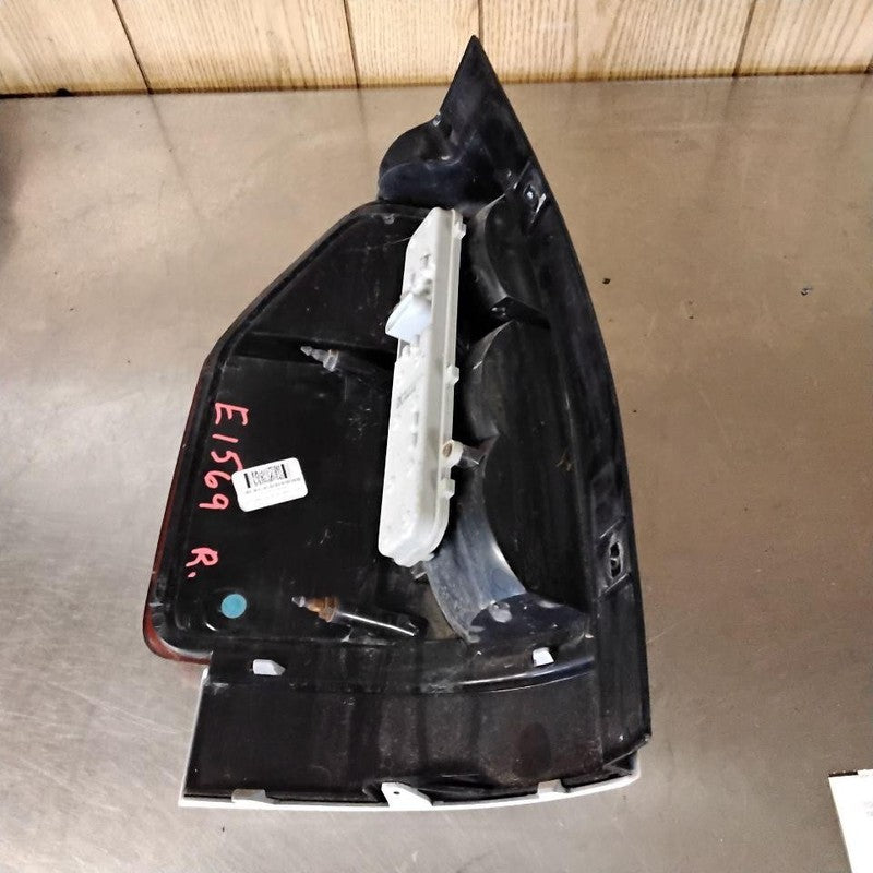 Tail Light Assembly GMC ENVOY Right 02 03 04 05 06 07 08 09