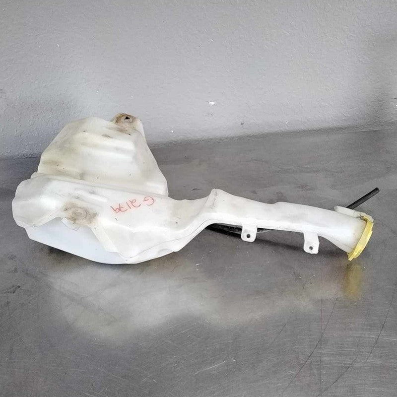 2005-2006 Jeep Grand Cherokee Washer Bottle OEM#5143580AA