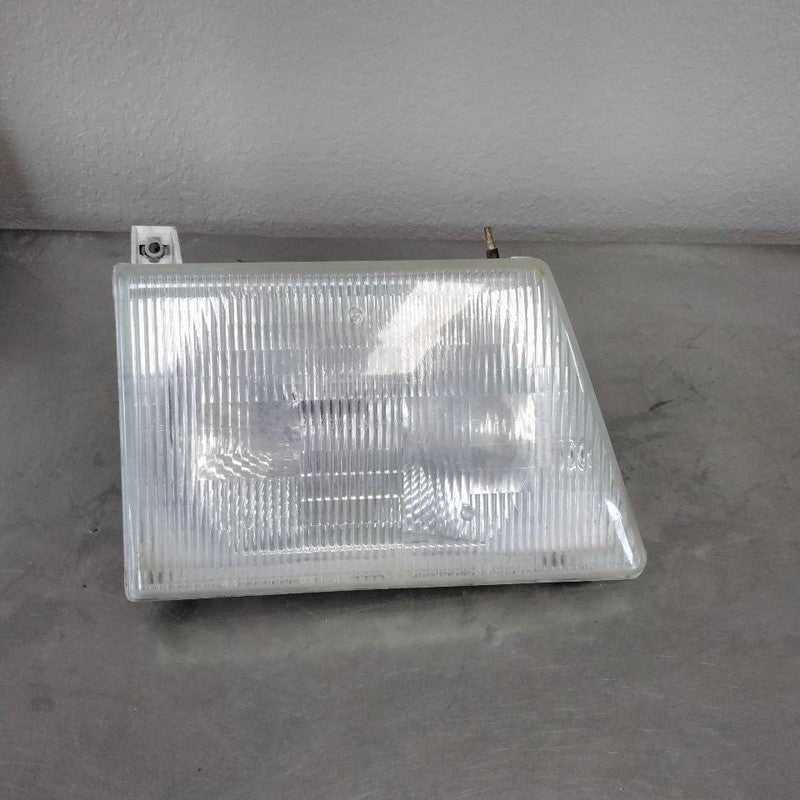 Headlamp Assembly FORD VAN E350 Right 97 98 99 00 01 02 03 04 05 06 07