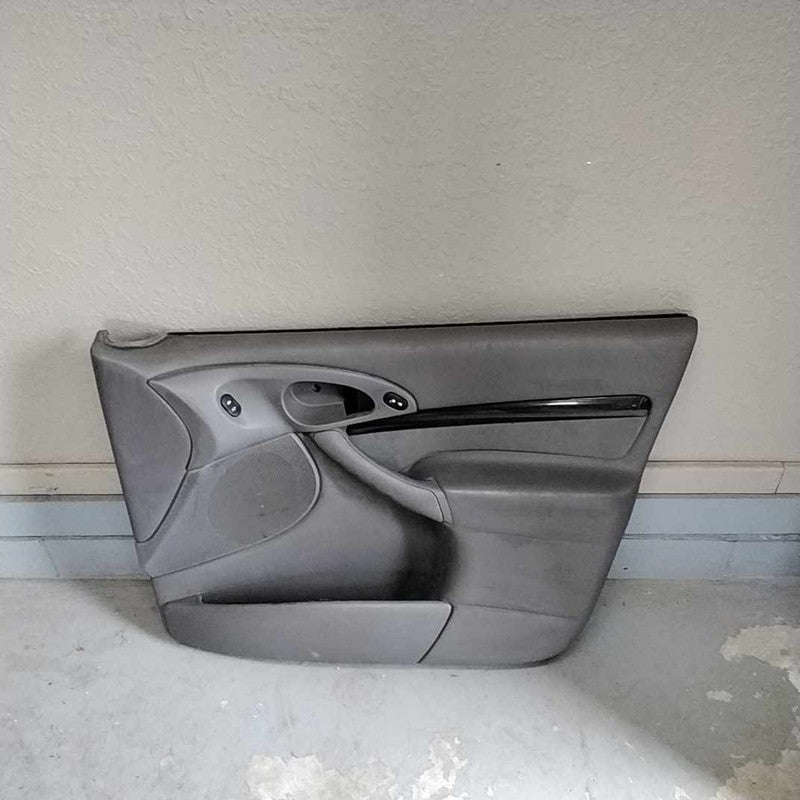 Front Door Trim Panel FORD FOCUS Right 00 01 02 03