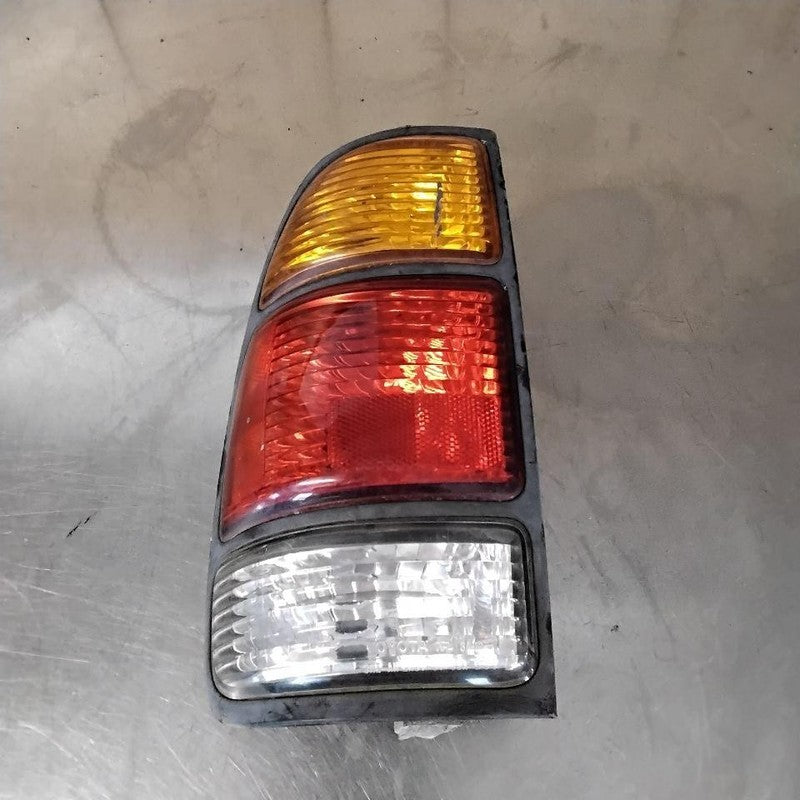 Tail Light Assembly TOYOTA TUNDRA Left 00 01 02 03 04