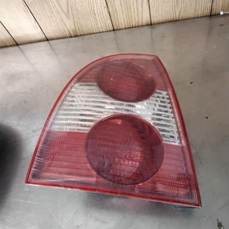 Tail Light Assembly VW PASSAT Left 01 02 03 04 05