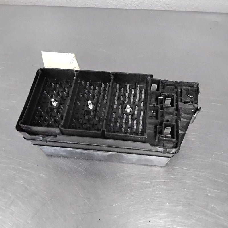 2004-2005 Saturn Vue Engine Fuse Box OEM#22715415