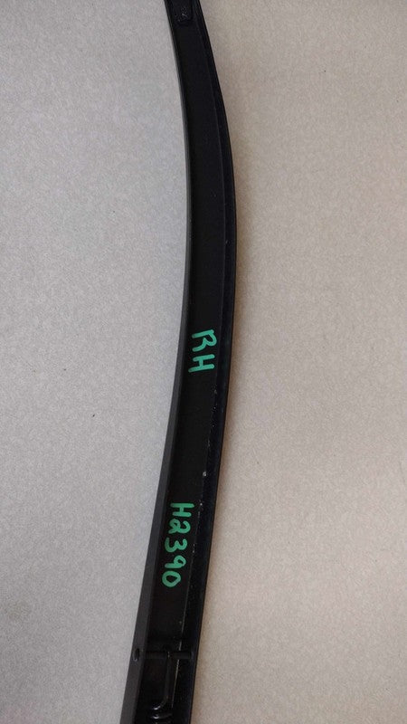 2014-2023 Jeep Cherokee Right Wiper Arm OEM# 68197137AB