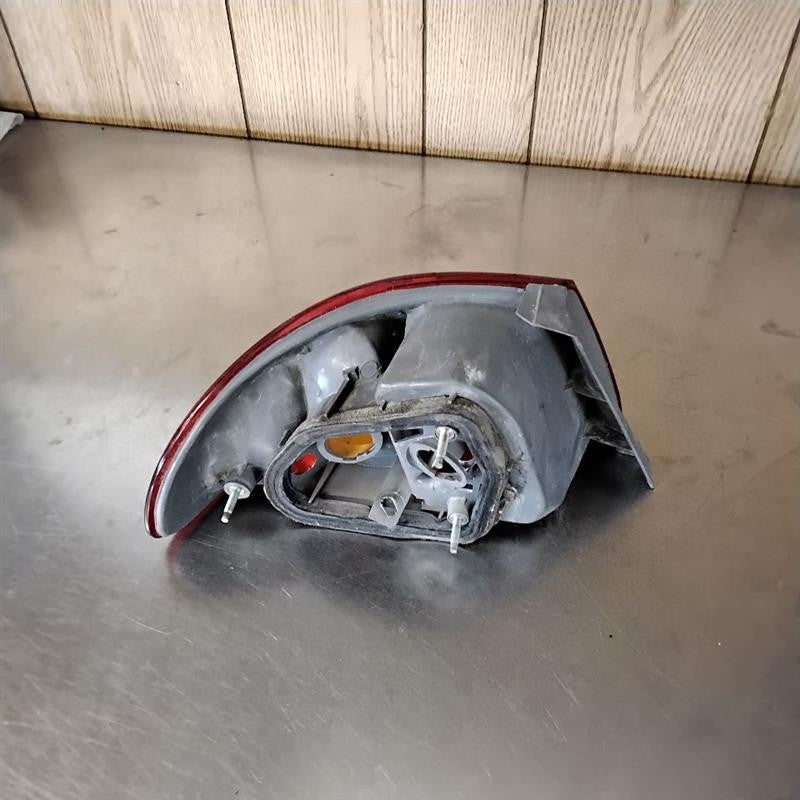 Tail Light Assembly TOYOTA COROLLA Right 98 99 00 01 02