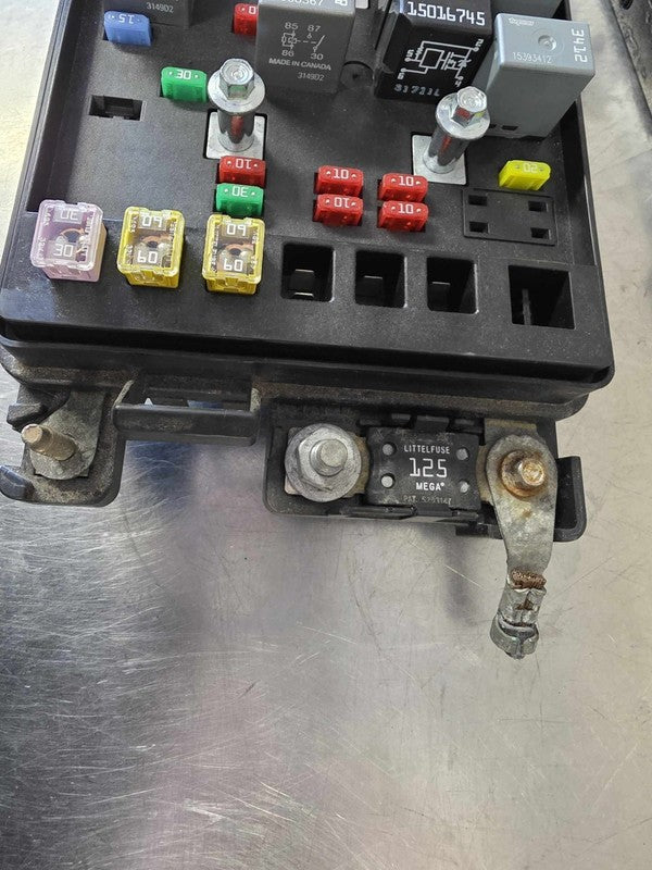 2004-2005 GMC Envoy Engine Fuse Box OEM#15120876