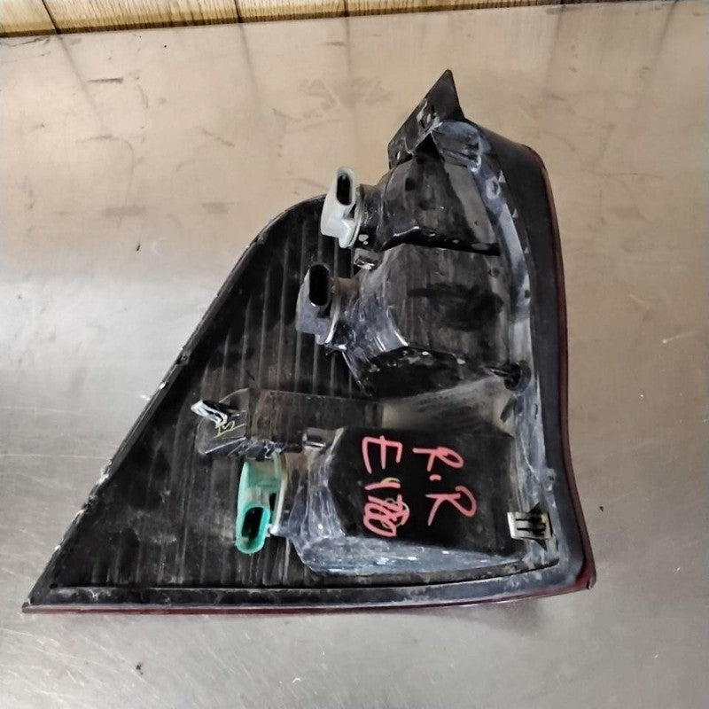 Tail Light Assembly FORD WINDSTAR Right 99 00 01 02 03