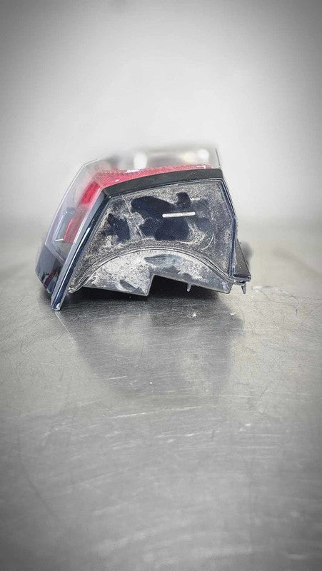 2015-2020 GMC Yukon Denali XL 1500 Right Tail Light Assembly OEM# 8453
