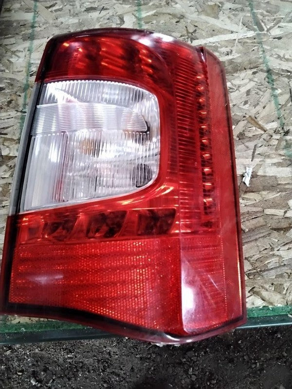 Tail Light Assembly CHRYSLER TOWN CNTRY Right 11 12 13 14 15 16
