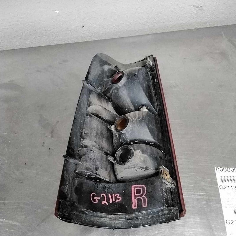 Tail Light Assembly CHEVY SILVERADO 1500 Right 99 00 01 02