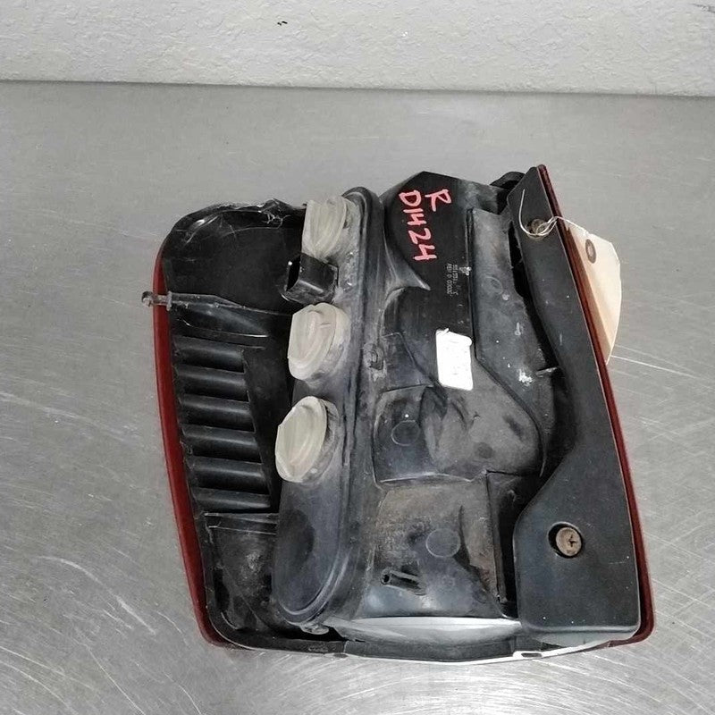 Tail Light Assembly JEEP GRAND CHEROKEE Right 99 00 01 02 03