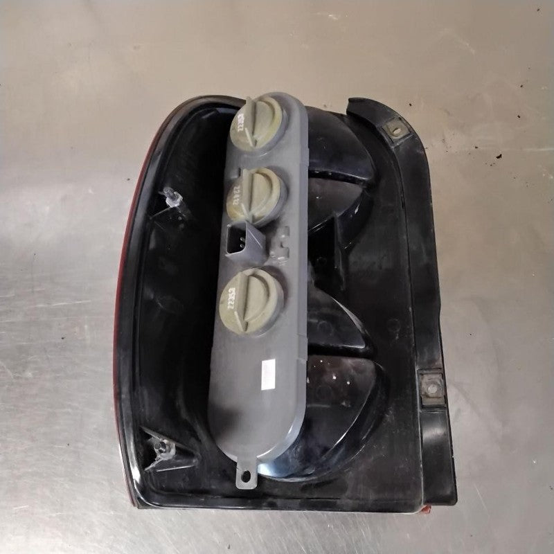 Tail Light Assembly JEEP LIBERTY Right 02 03 04