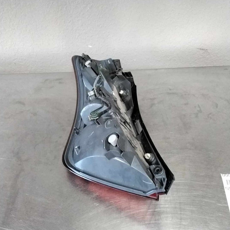 Tail Light Assembly NISSAN MURANO Right 03 04 05