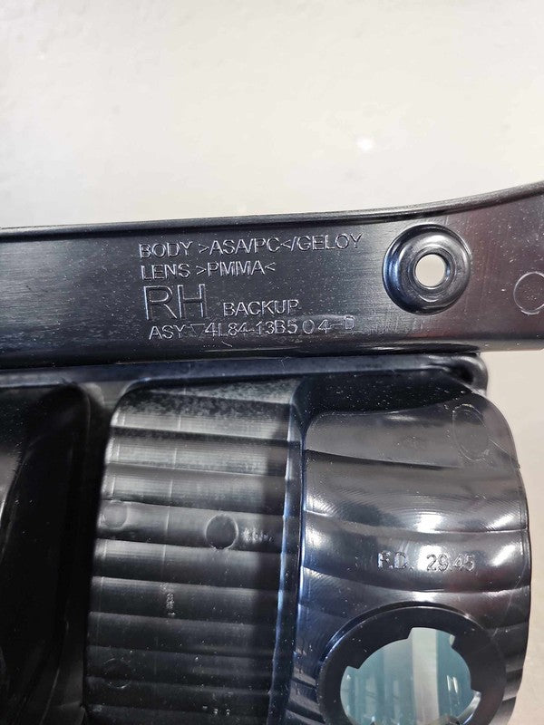 2001-2007 Ford Escape Right Tail Light Assembly OEM#6L8Z13404DA New In
