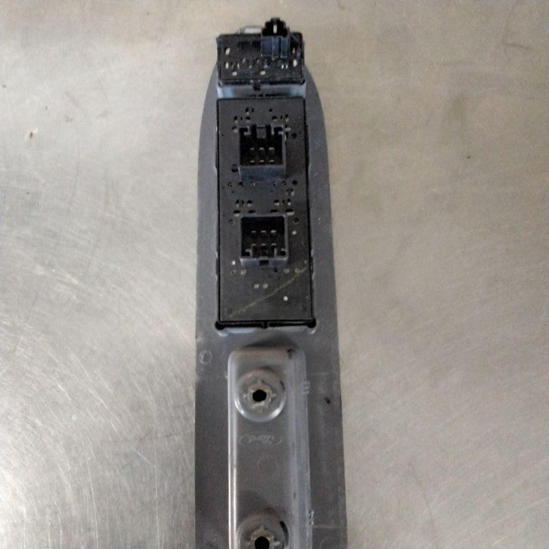 Door Switch Front FORD FREESTYLE 05 06 07